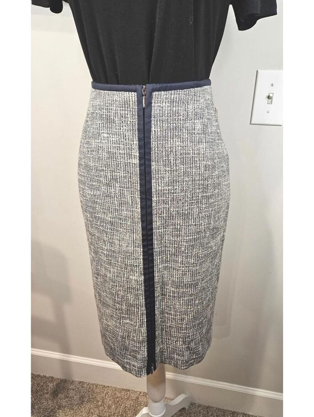 Doncaster Fall Weather Gray with Navy Trim Skirt - Size 6
